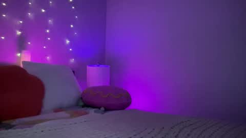 Snapshot of sexygoodvibebabe69 chatting on December 20, 9:43 am Ashley Love online show from December 20, 9:43 am
