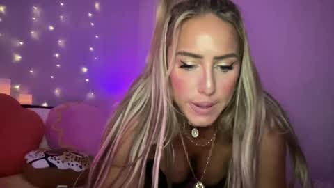Snapshot of sexygoodvibebabe69 chatting on December 22, 9:11 am Ashley Love online show from December 22, 9:11 am