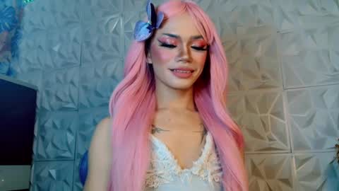 Snapshot of sexyhotbabe18 chatting on February 8, 2:27 pm sexyhotbabe18 online show from February 8, 2:27 pm