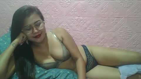 sexyjessa20 online show from April 15, 3:32 am