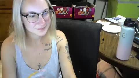 sexylexie93 online show from October 14, 2:36 am