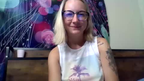 sexylexie93 online show from October 15, 2:37 am