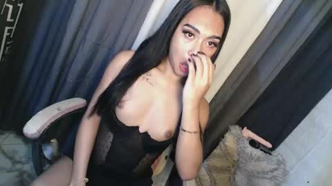 Snapshot of sexylovesappira chatting on December 28, 4:41 am maxine online show from December 28, 4:41 am