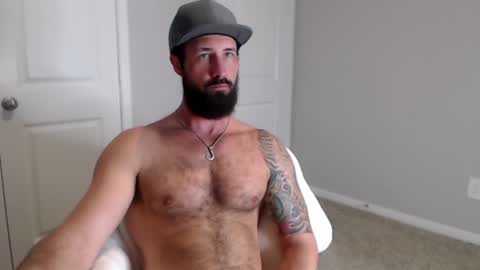 Snapshot of sexymanmk26 chatting on February 5, 10:44 pm lets go private im ready to play pvt cum online show from February 5, 10:44 pm
