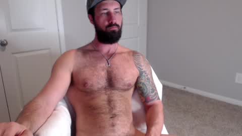 Snapshot of sexymanmk26 chatting on February 4, 12:44 pm lets go private im ready to play pvt cum online show from February 4, 12:44 pm