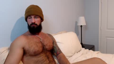 Snapshot of sexymanmk26 chatting on December 27, 11:31 pm lets go private im ready to play pvt cum online show from December 27, 11:31 pm