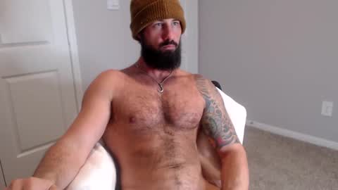 Snapshot of sexymanmk26 chatting on January 8, 1:11 am lets go private im ready to play pvt cum online show from January 8, 1:11 am