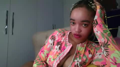 mel online show from April 6, 4:46 am