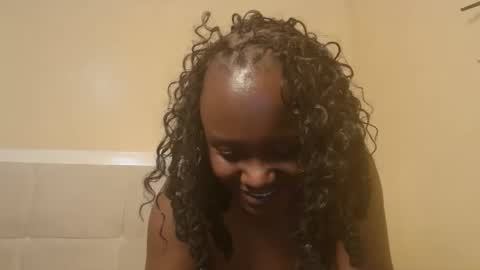 Snapshot of sexymia56 chatting on September 14, 2:07 pm Miss mia online show from September 14, 2:07 pm