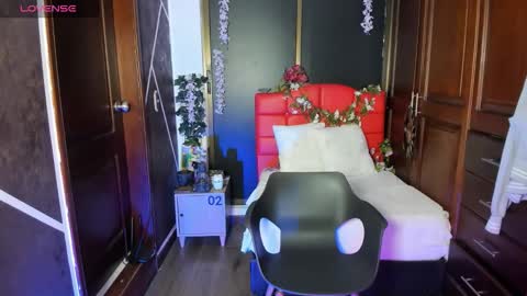 N A F online show from December 4, 7:35 pm