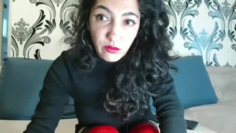 Myra online show from December 5, 8:05 am