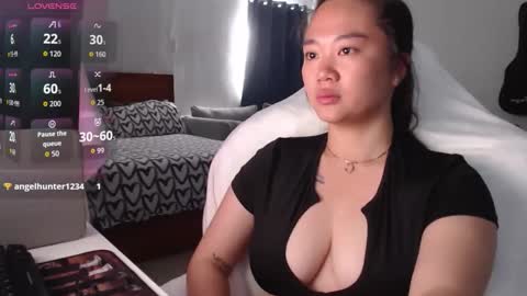 sexypenguin13 online show from February 4, 6:06 am
