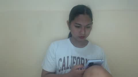 sexypetiteraine online show from August 7, 5:27 am