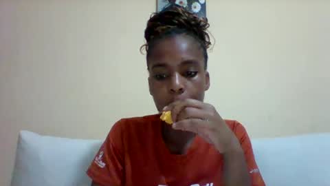 Snapshot of sexyqueen3457132 chatting on February 25, 6:55 pm DOVY ACHIENG online show from February 25, 6:55 pm