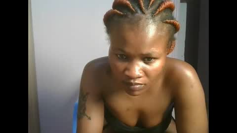 queenivy online show from December 17, 8:15 pm