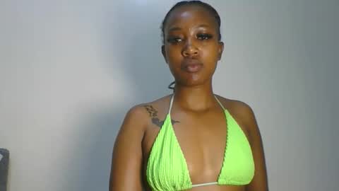sexyriri22 online show from May 16, 6:43 am