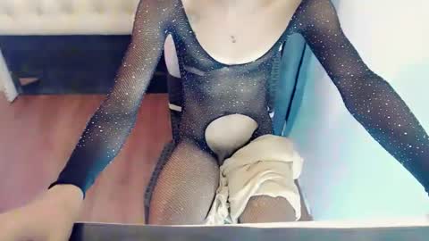 sexyshinixx online show from September 27, 5:16 am