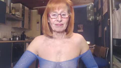 Snapshot of sexysilvie3112 chatting on January 21, 3:10 pm Silvie online show from January 21, 3:10 pm
