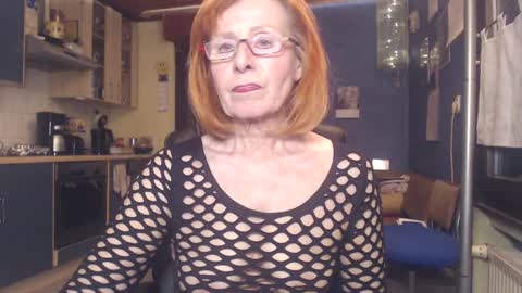 Snapshot of sexysilvie3112 chatting on January 12, 2:41 pm Silvie online show from January 12, 2:41 pm