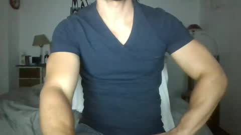 Snapshot of sexyyphilip chatting on January 11, 3:23 am sexyyphilip online show from January 11, 3:23 am