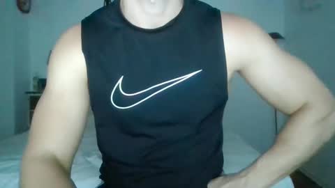 Snapshot of sexyyphilip chatting on February 5, 10:44 pm sexyyphilip online show from February 5, 10:44 pm