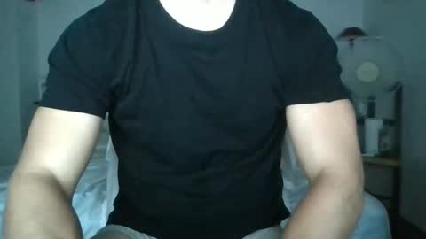 Snapshot of sexyyphilip chatting on January 22, 2:15 am sexyyphilip online show from January 22, 2:15 am