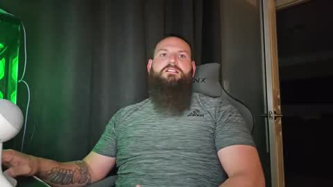 Snapshot of sflmarriedguy chatting on January 4, 12:59 am SouthFloridaStr8guy online show from January 4, 12:59 am