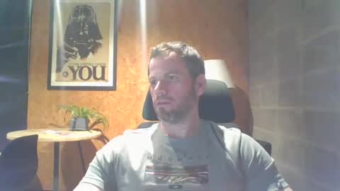Snapshot of shad0w_hunter chatting on December 3, 12:30 am shad0w_hunter online show from December 3, 12:30 am