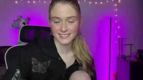 Snapshot of shadebabe chatting on March 9, 7:01 am shadebabe online show from March 9, 7:01 am