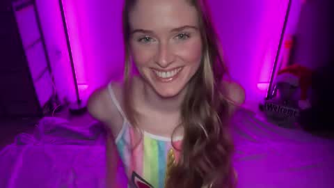 shadebabe online show from December 16, 8:53 am