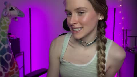 Snapshot of shadebabe chatting on January 28, 7:22 am shadebabe online show from January 28, 7:22 am