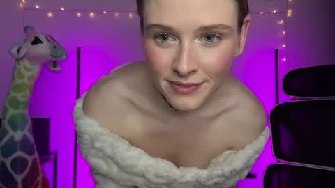 Snapshot of shadebabe chatting on December 11, 11:30 am shadebabe online show from December 11, 11:30 am