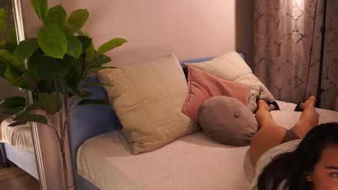 Lily  online show from December 20, 4:36 pm