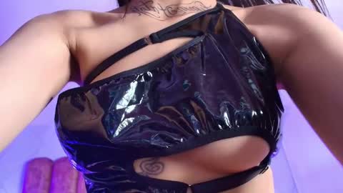 shadowlune online show from April 11, 7:51 pm