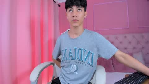 Snapshot of shady_stone chatting on February 16, 8:55 pm shady_stone online show from February 16, 8:55 pm