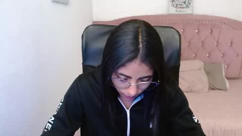 shanelle online show from February 12, 9:10 am