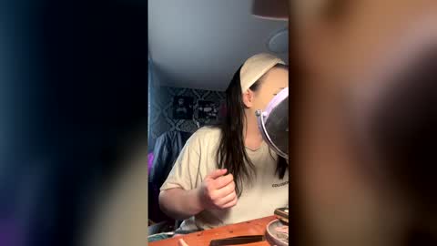 shanelbayerr online show from May 14, 1:53 pm