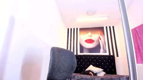 S H A N E L L E   online show from September 16, 1:13 pm