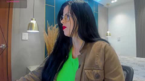 Shanell Moore online show from December 3, 11:33 am