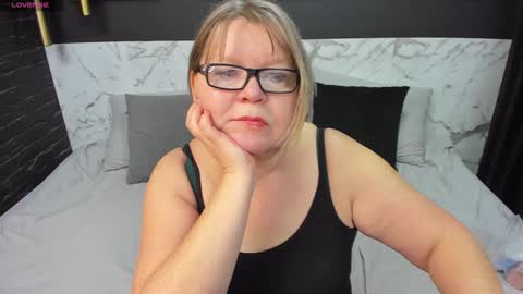 Snapshot of shannonshine chatting on January 30, 5:30 am Shannon online show from January 30, 5:30 am