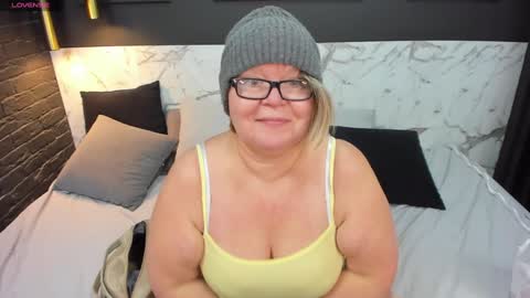 Snapshot of shannonshine chatting on February 4, 11:49 am Shannon online show from February 4, 11:49 am