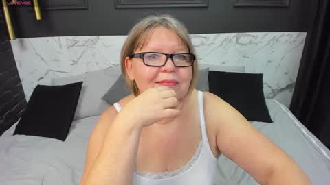 Snapshot of shannonshine chatting on January 30, 11:33 am Shannon online show from January 30, 11:33 am