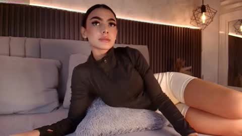 SHANON online show from February 2, 7:10 pm