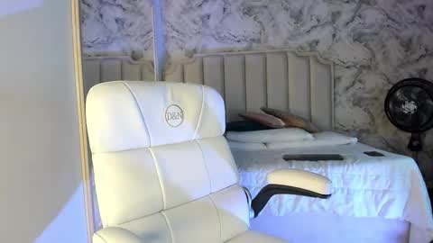 Shantal online show from October 31, 4:02 am