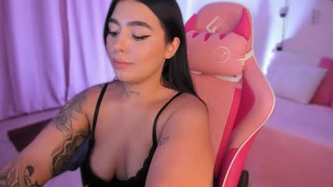 Snapshot of shantall_vidales chatting on September 12, 9:00 am online show from September 12, 9:00 am