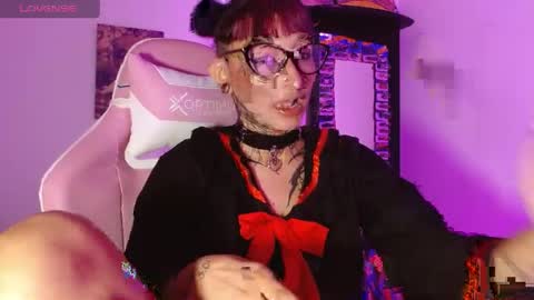 sharaross1 online show from April 18, 2:57 am