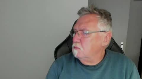 sharlots_pet online show from April 19, 6:32 pm