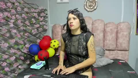 sharlotsh1 online show from July 6, 7:16 pm