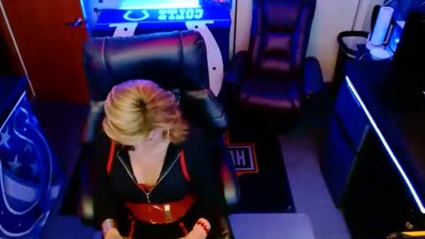 Snapshot of sharoncoxxx chatting on October 27, 7:36 pm sharoncoxxx online show from October 27, 7:36 pm