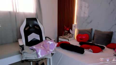 SASHA BLOOM online show from November 26, 9:22 pm